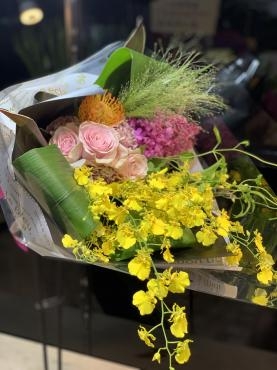 本日お届け！お祝い花束｜「フローリスト　カトレア」　（茨城県水戸市の花キューピット加盟店 花屋）のブログ